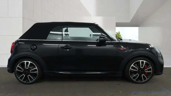 Mini Convertible 2023 photo 2