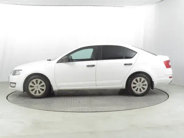 Skoda Octavia Combi 2015 photo 2