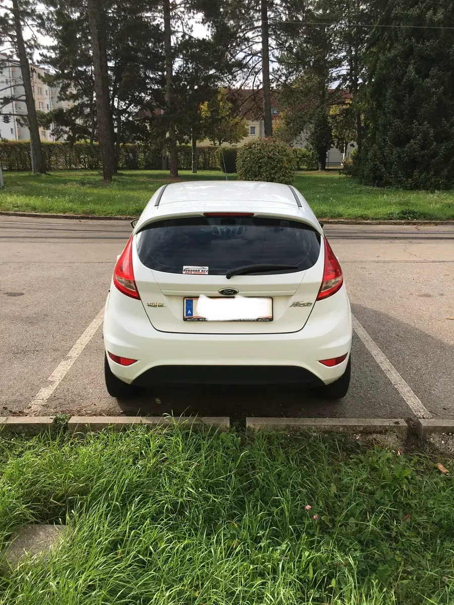 Ford Fiesta 2012 photo 2