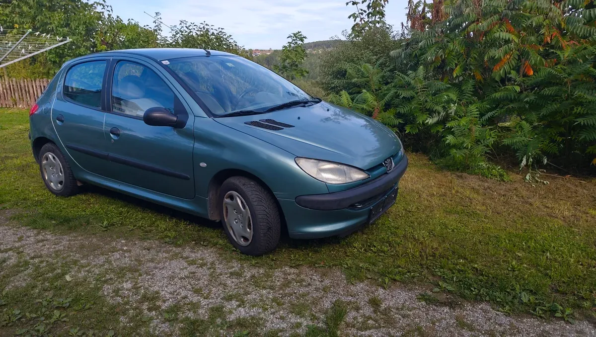 Peugeot 206 1999 photo 2