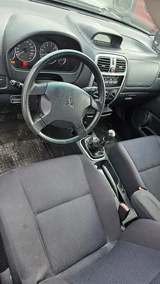 Mitsubishi Space Star 2004 photo 5
