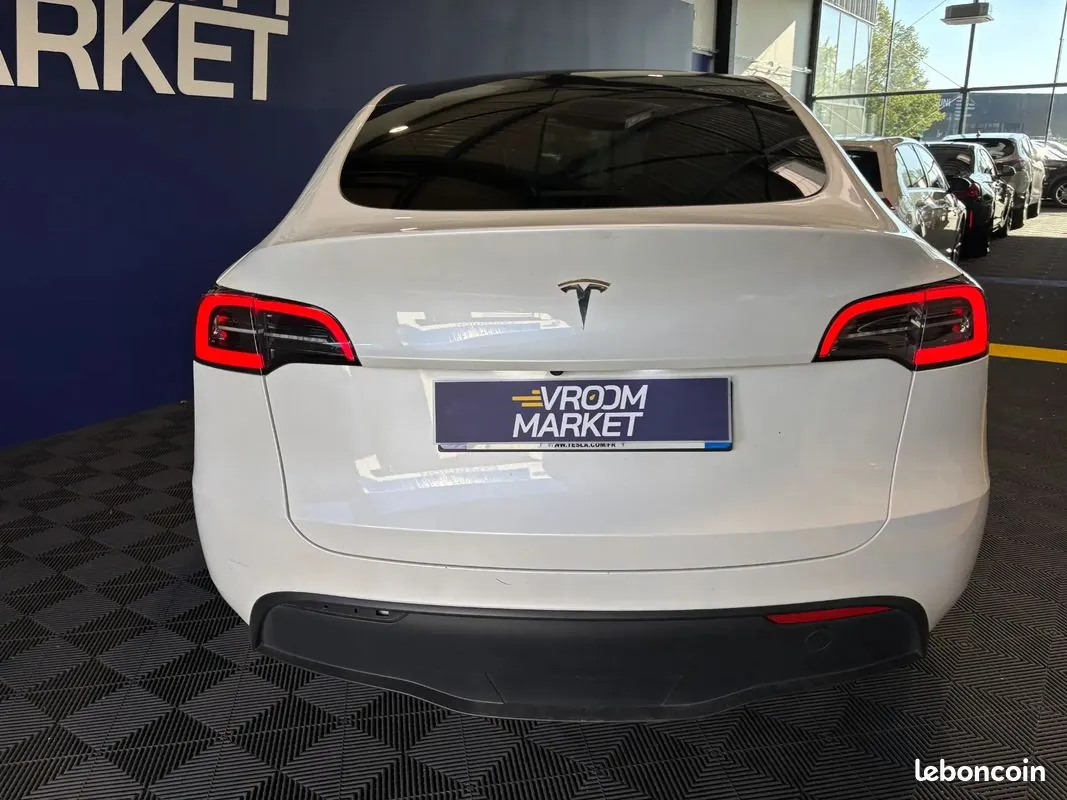 Tesla Model Y 2024 photo 3