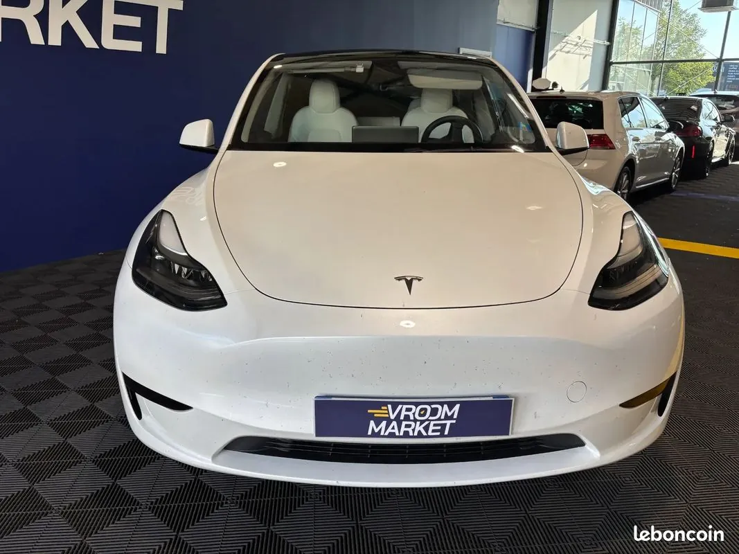 Tesla Model Y 2024 photo 2
