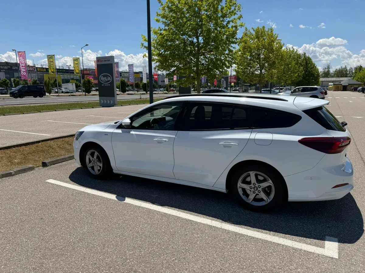 Ford Focus 2022 photo 2