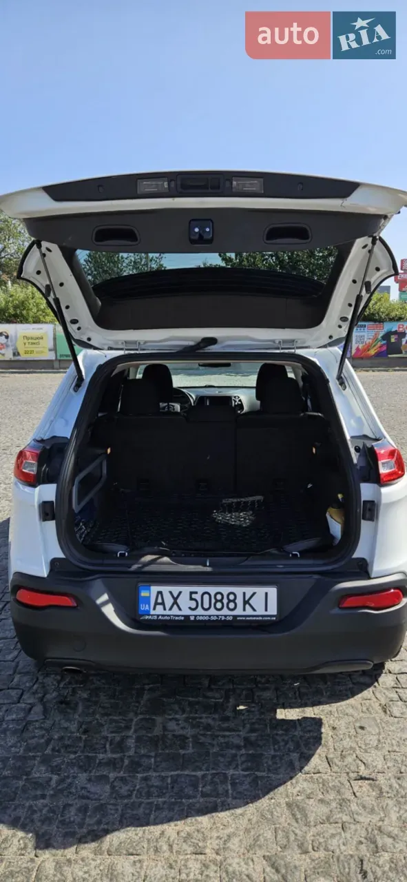 Jeep Cherokee 2014 photo 3