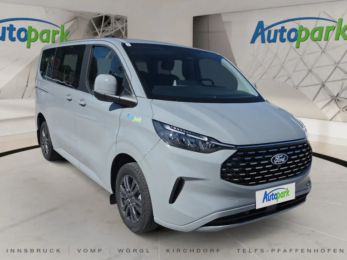 Ford Tourneo Custom 2025 photo 3