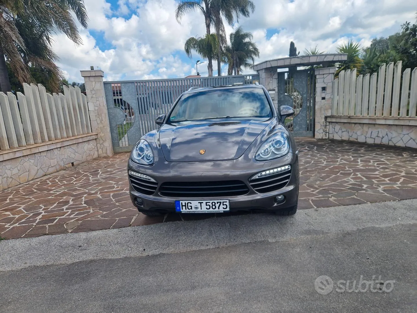 Porsche Cayenne 2012 photo 2