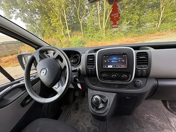 Renault Trafic 2015 photo 4