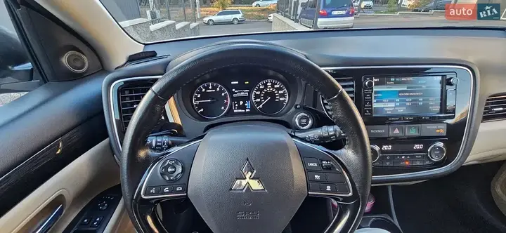 Mitsubishi Outlander 2016 photo 3