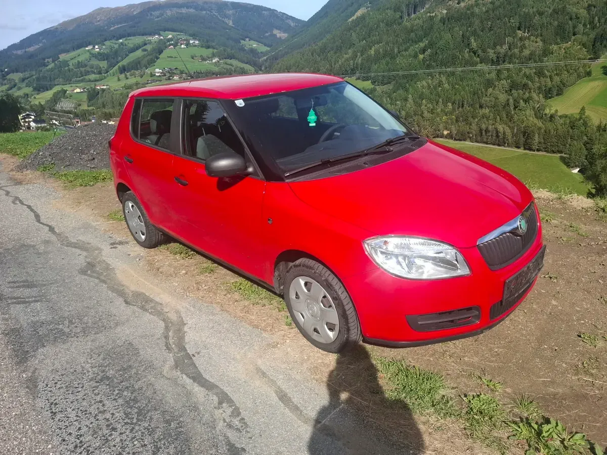 Skoda Fabia 2009 photo 2