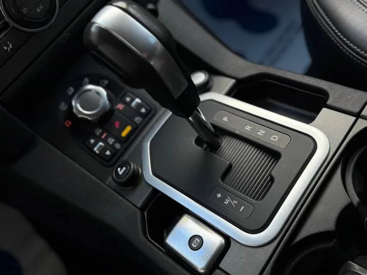 Land Rover Discovery 2010 photo 3