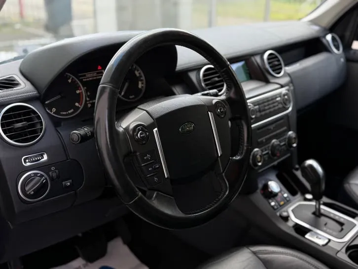 Land Rover Discovery 2010 photo 2