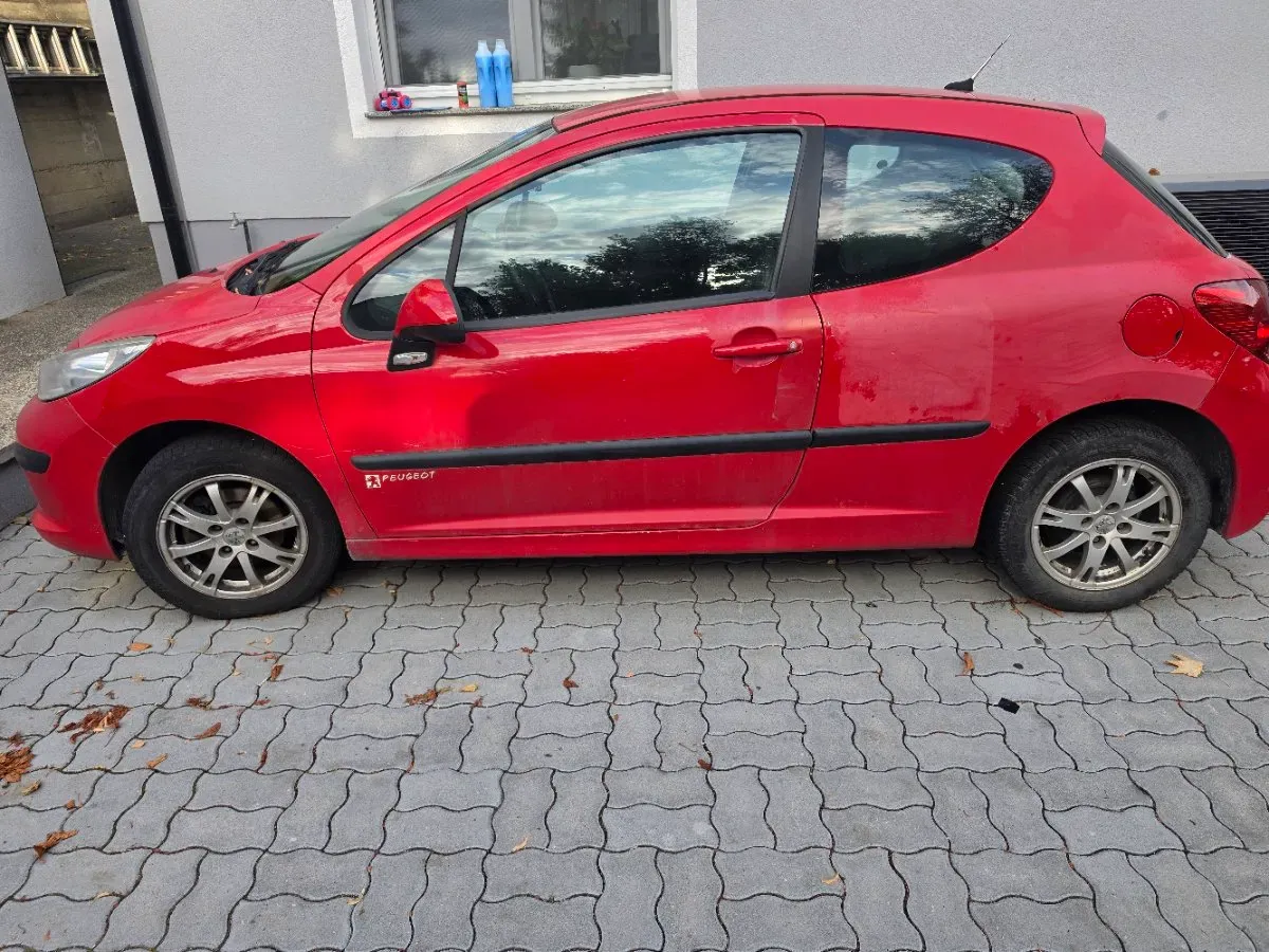 Peugeot 207 2007 photo 3