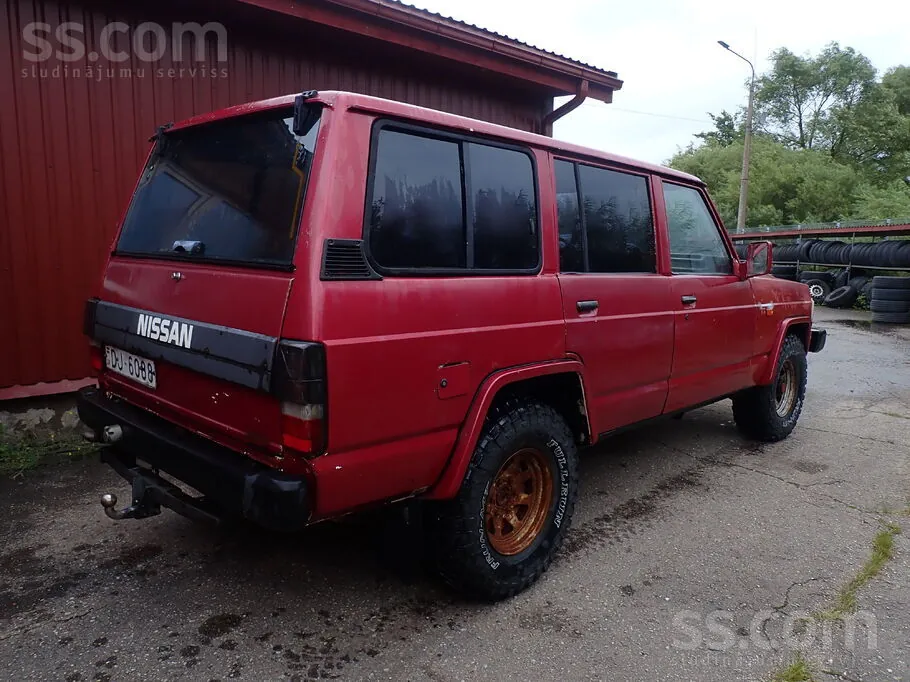 Nissan Patrol 1990 photo 2
