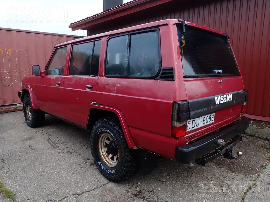 Nissan Patrol 1990 photo 3