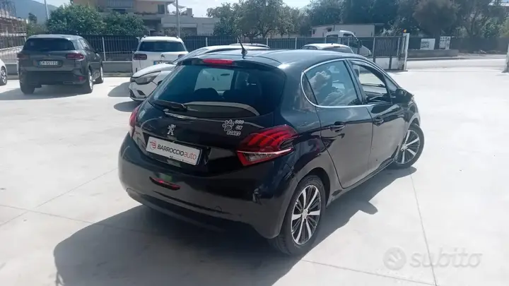 Peugeot 208 2017 photo 2