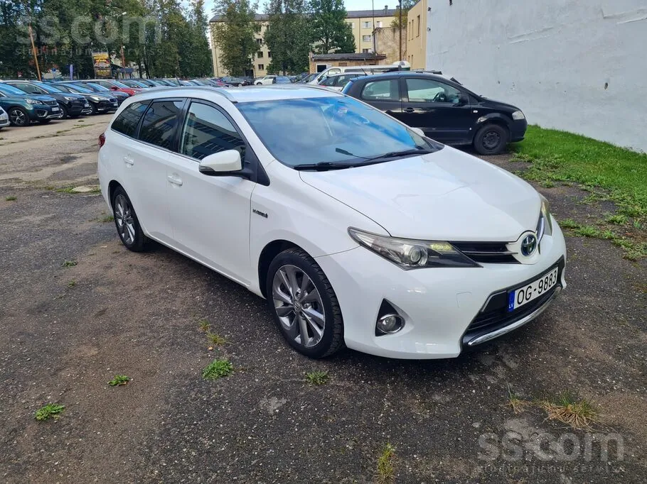 Toyota Auris 2015 photo 3