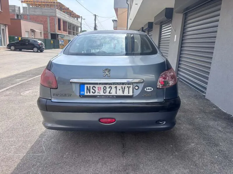 Peugeot 206 2008 photo 4