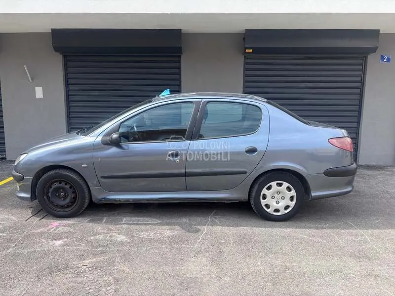 Peugeot 206 2008 photo 5
