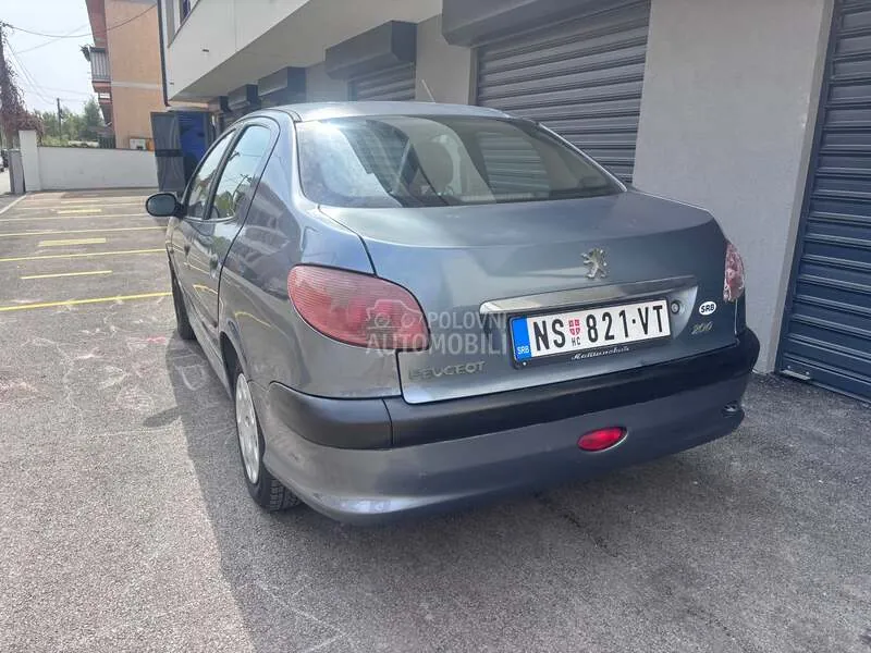 Peugeot 206 2008 photo 3