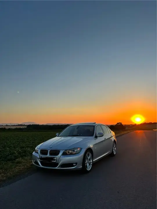 BMW 3Er-Reihe 325I 2010 photo 2