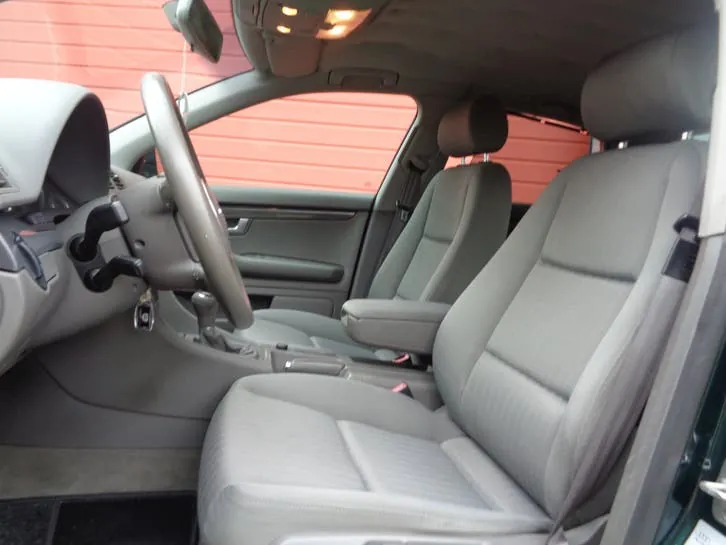 Audi A4 2004 photo 2