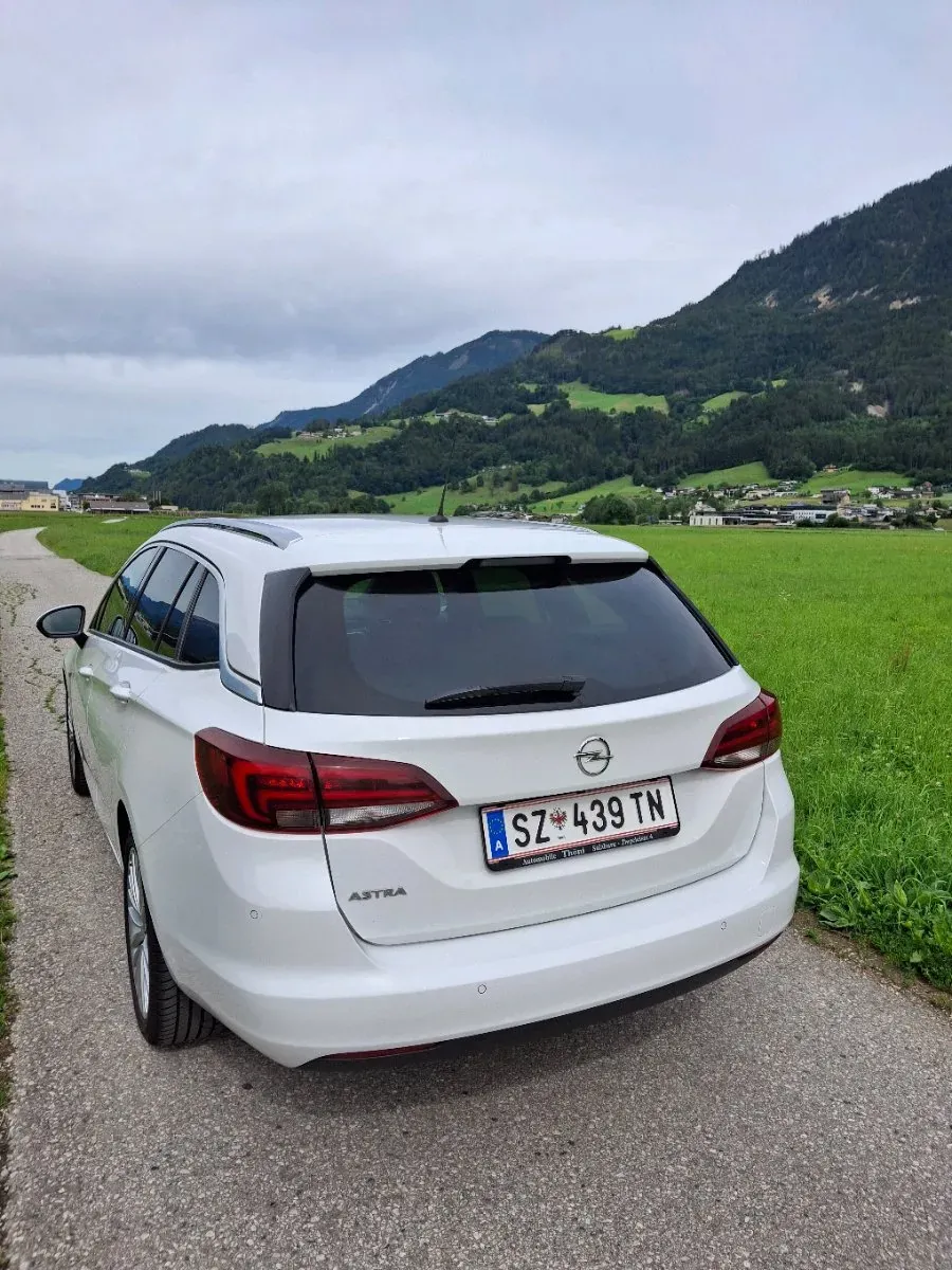 Opel Astra 2019 photo 2