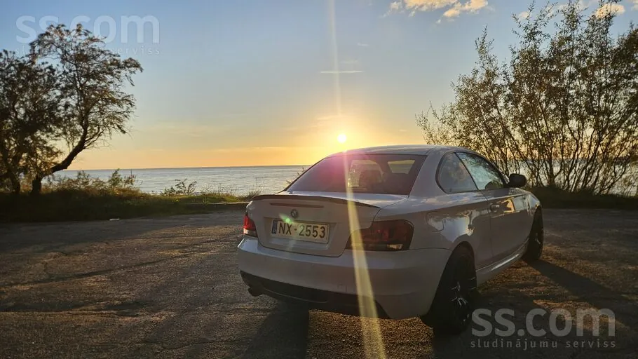 BMW 120I 2012 photo 4