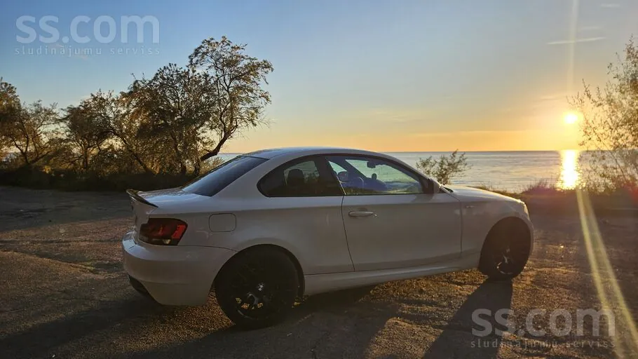 BMW 120I 2012 photo 3