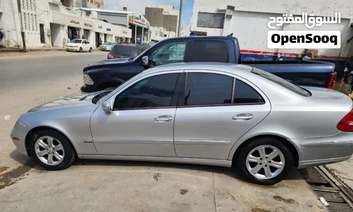 Mercedes-Benz E-Class 2004 photo 2