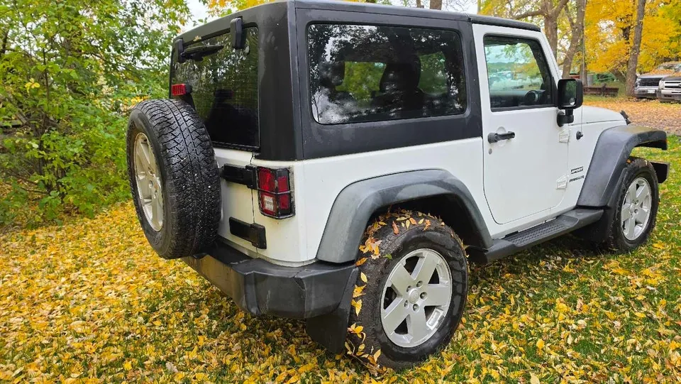 Jeep Wrangler 2011 photo 3