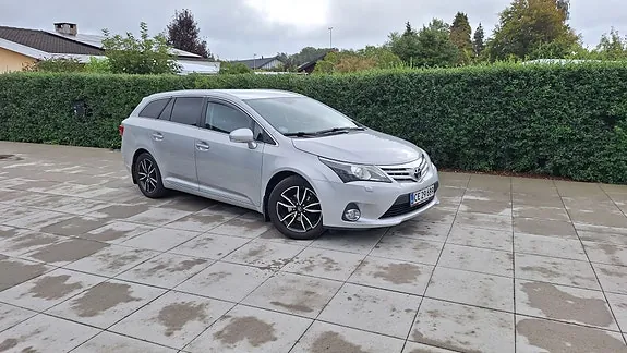 Toyota Avensis 2012 photo 2
