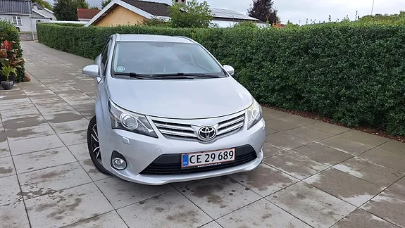 Toyota Avensis 2012 photo 4
