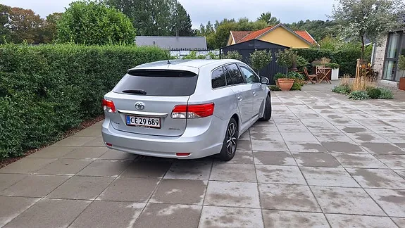 Toyota Avensis 2012 photo 3