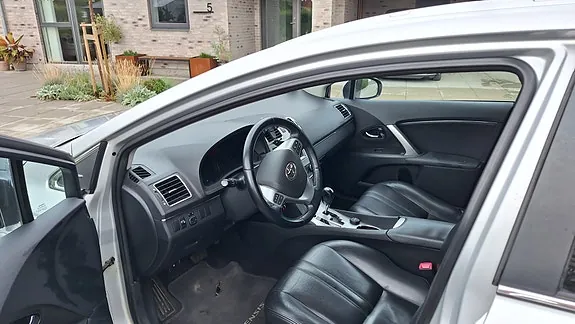 Toyota Avensis 2012 photo 5