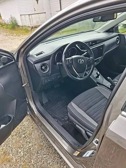 Toyota Auris 2016 photo 5