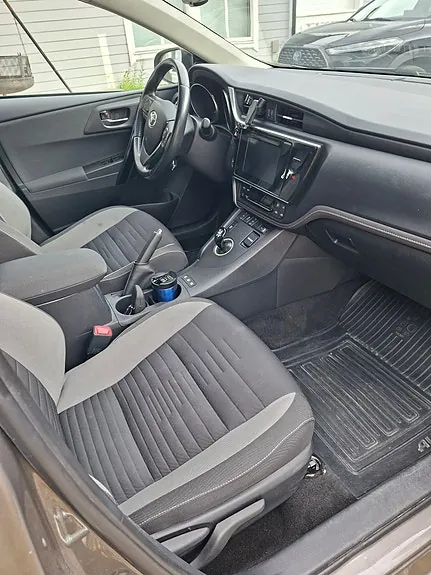 Toyota Auris 2016 photo 3