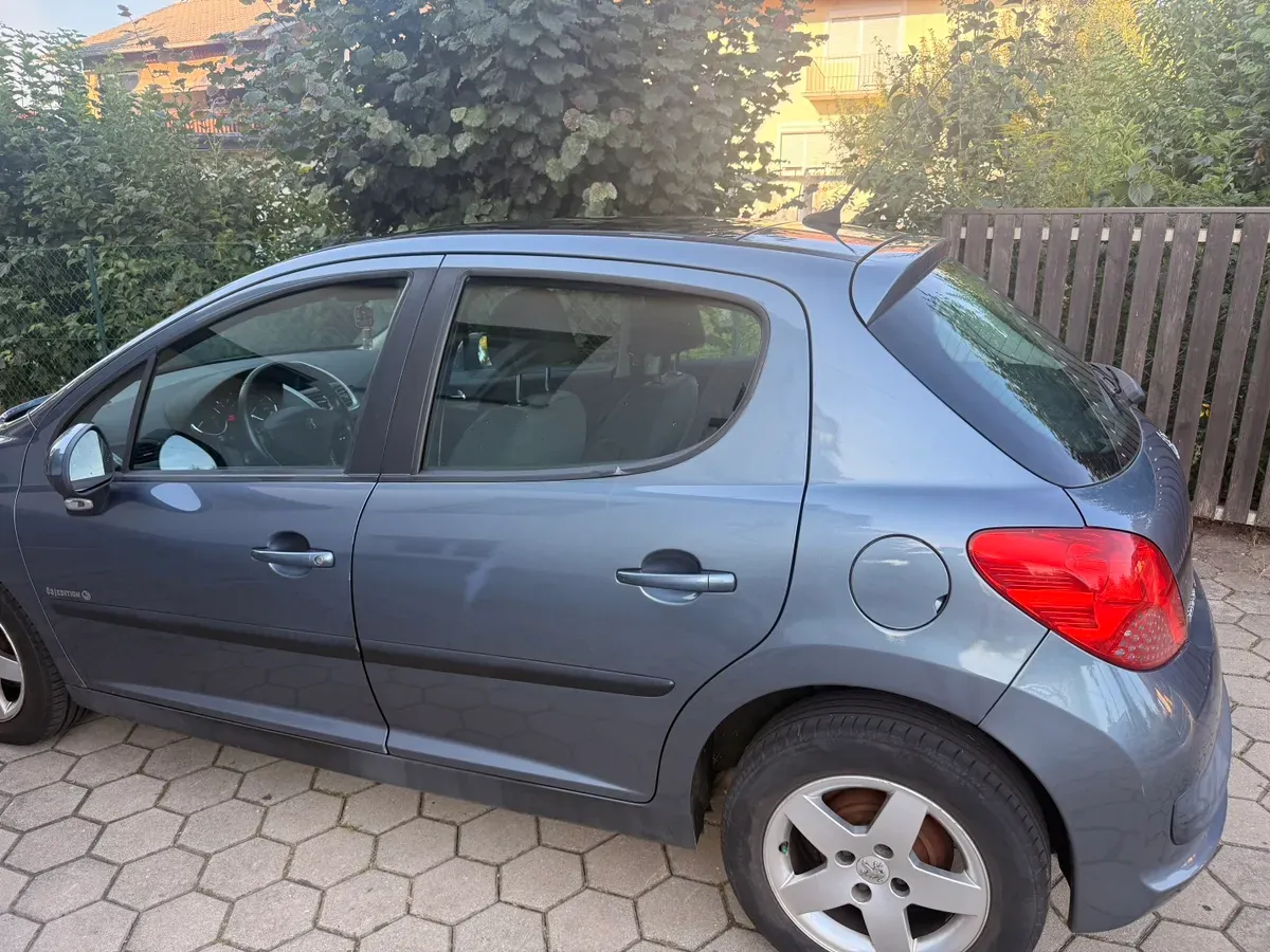 Peugeot 207 2007 photo 2