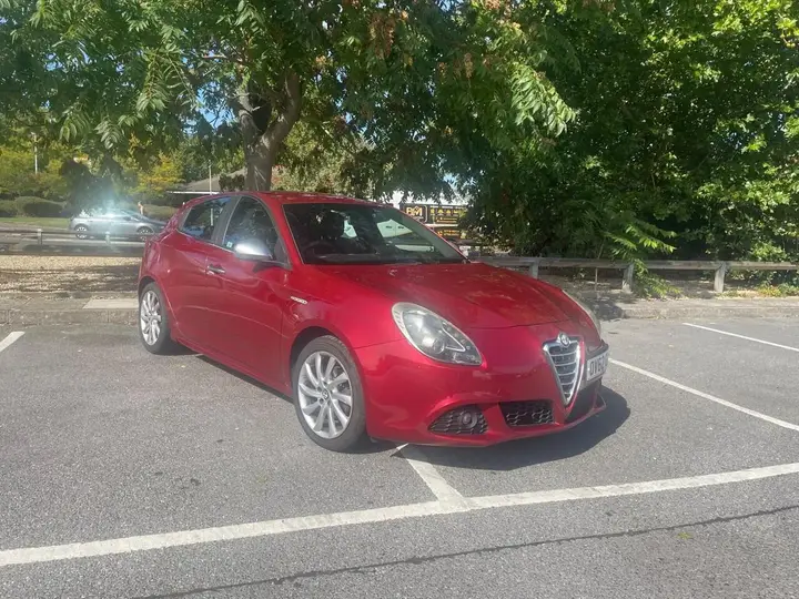 Alfa Romeo Giulietta 2012 photo 2