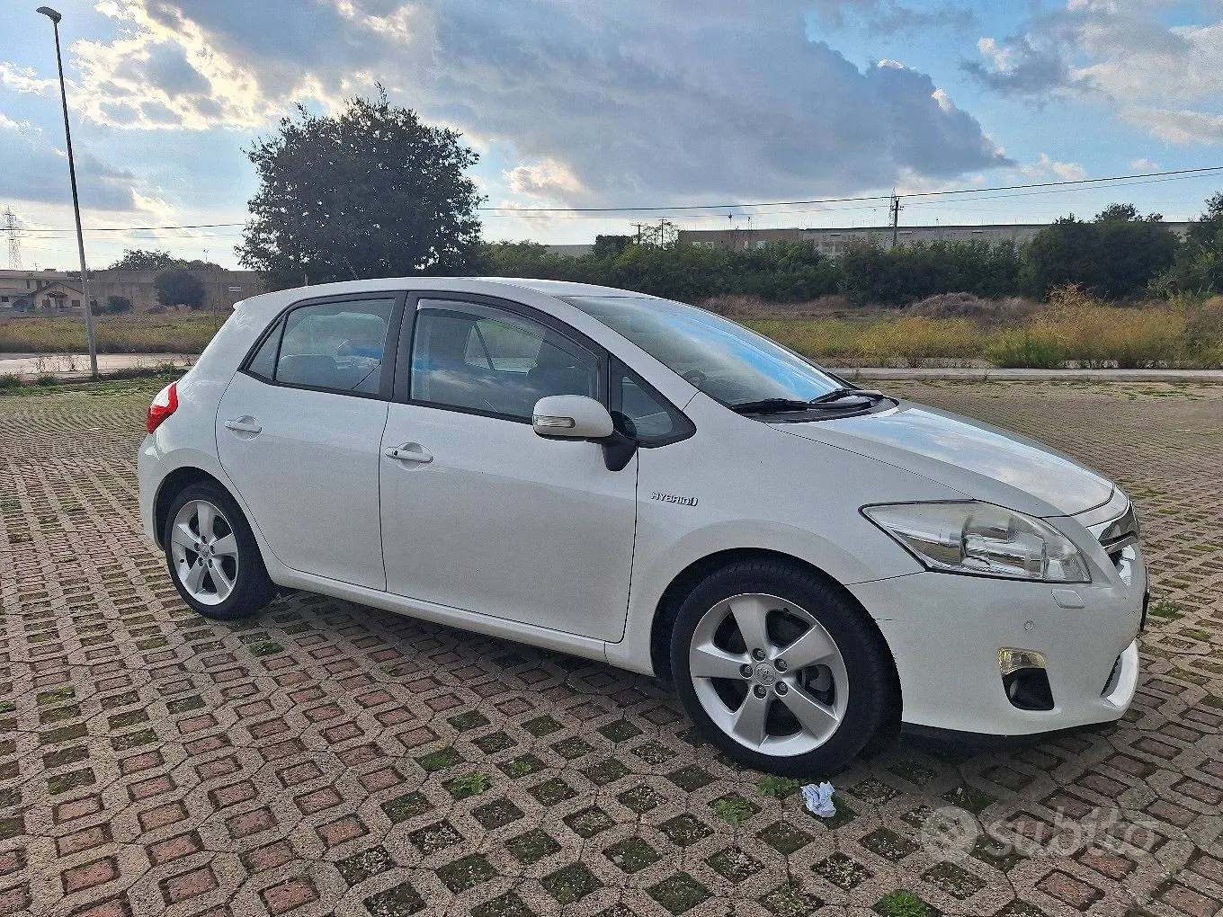 Toyota Auris 2011 photo 2