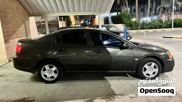 Mitsubishi Galant 2010 photo 3