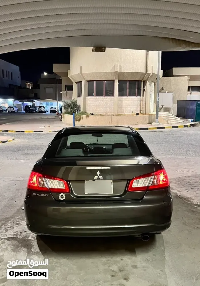 Mitsubishi Galant 2010 photo 2