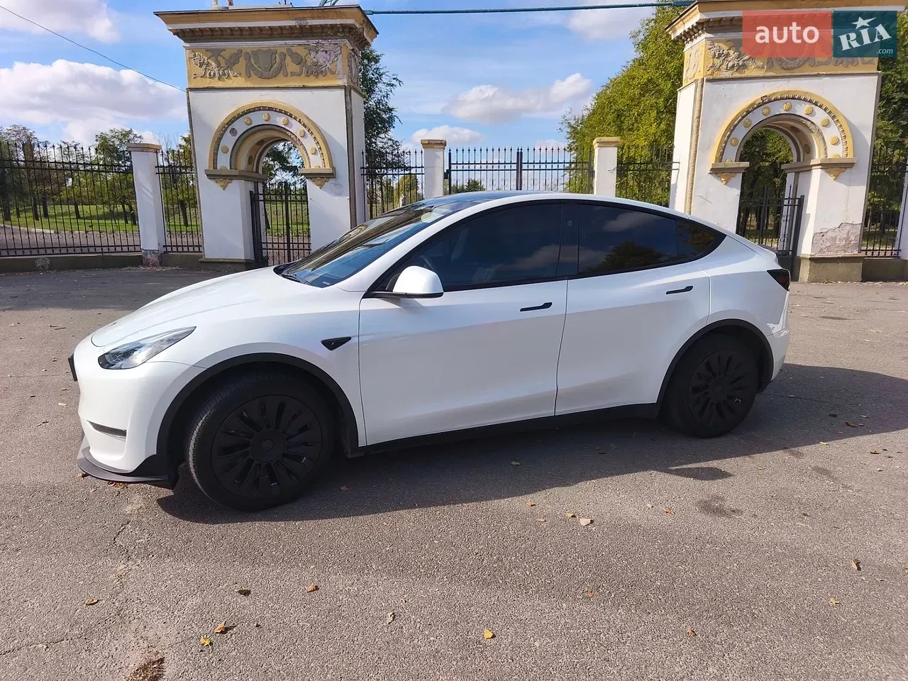 Tesla Model Y 2023 photo 3