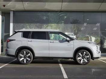 Mitsubishi Outlander 2026 photo 4