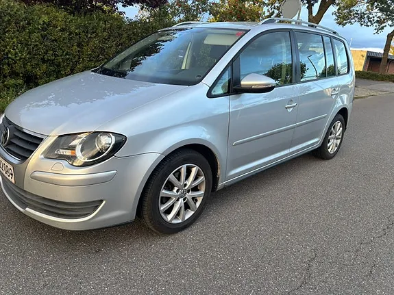 Volkswagen Touran 2009 photo 2