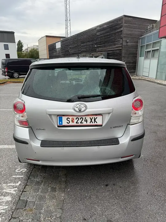 Toyota Verso 2011 photo 2