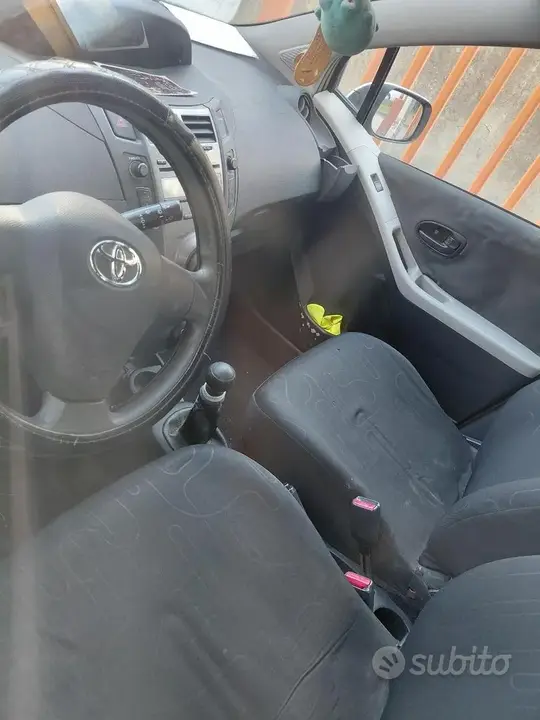 Toyota Yaris 2011 photo 5