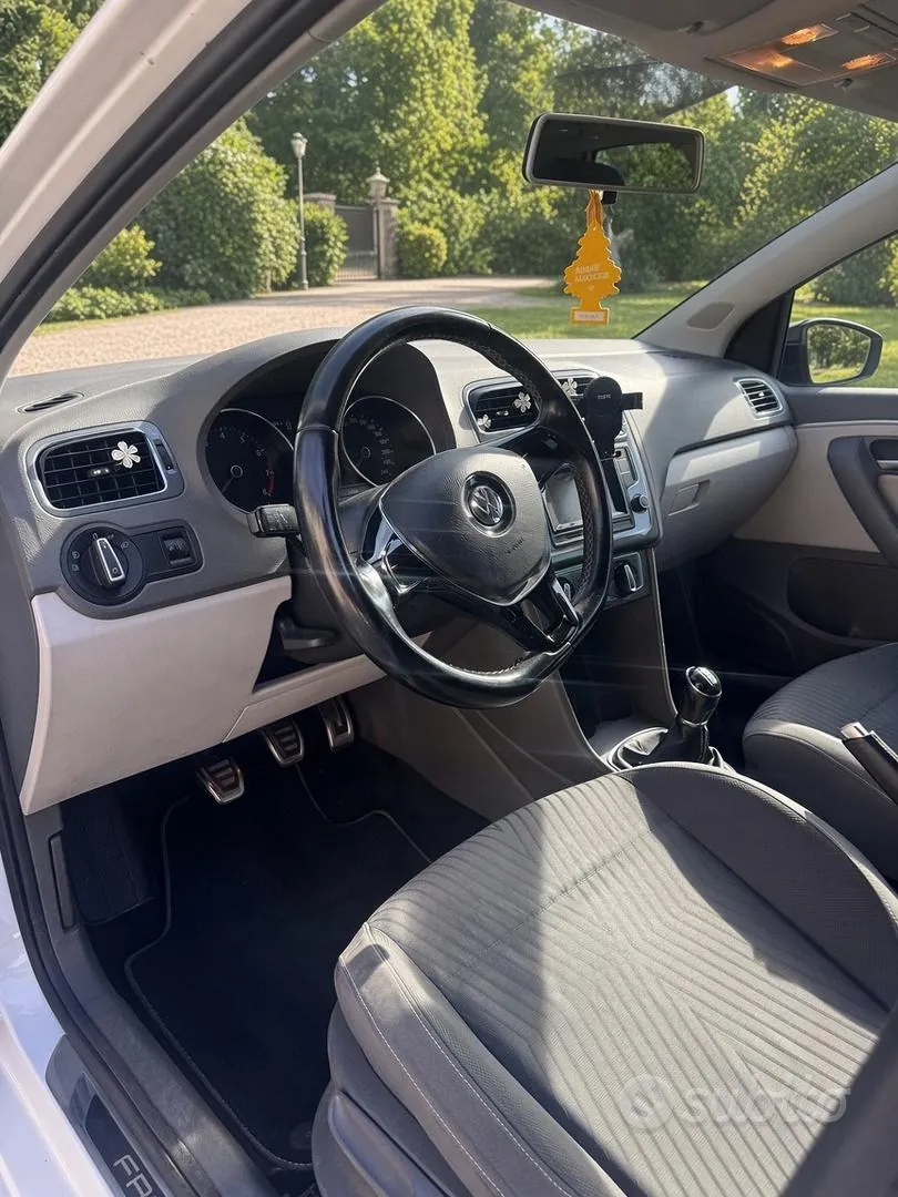 Volkswagen Polo 2015 photo 4