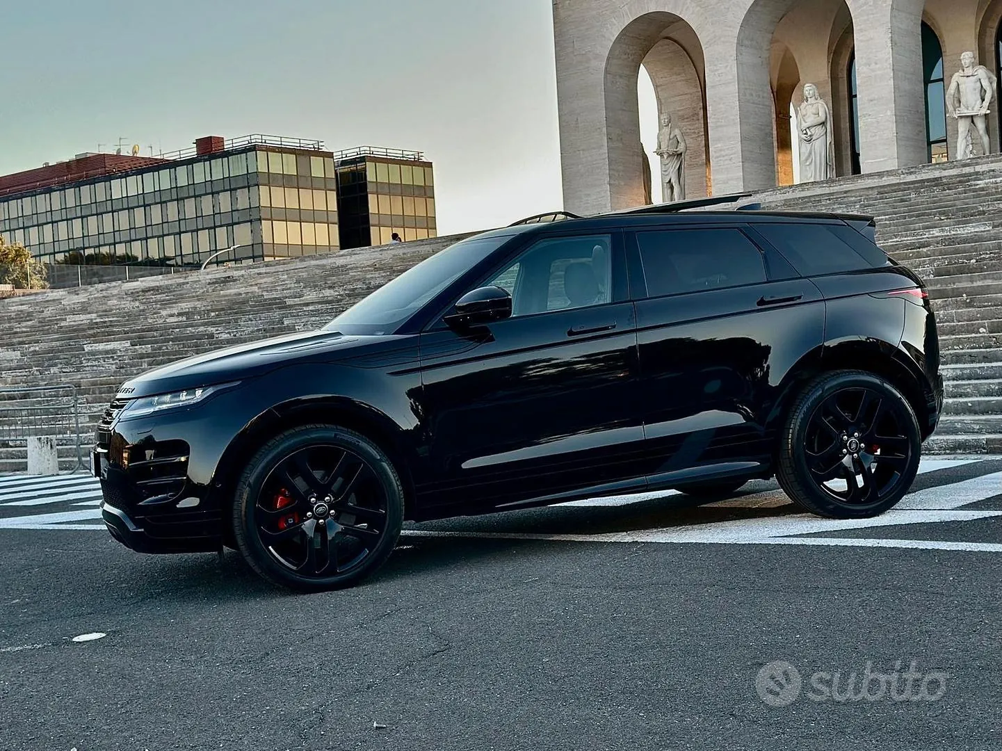 Land Rover Range Rover Evoque 2025 photo 2