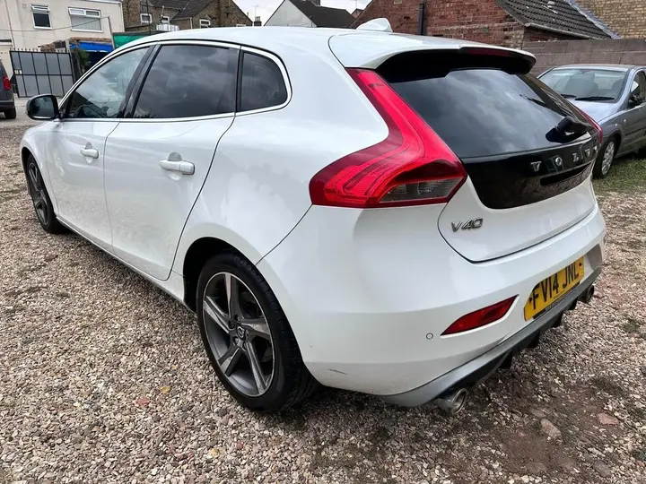 Volvo V40 2014 photo 2